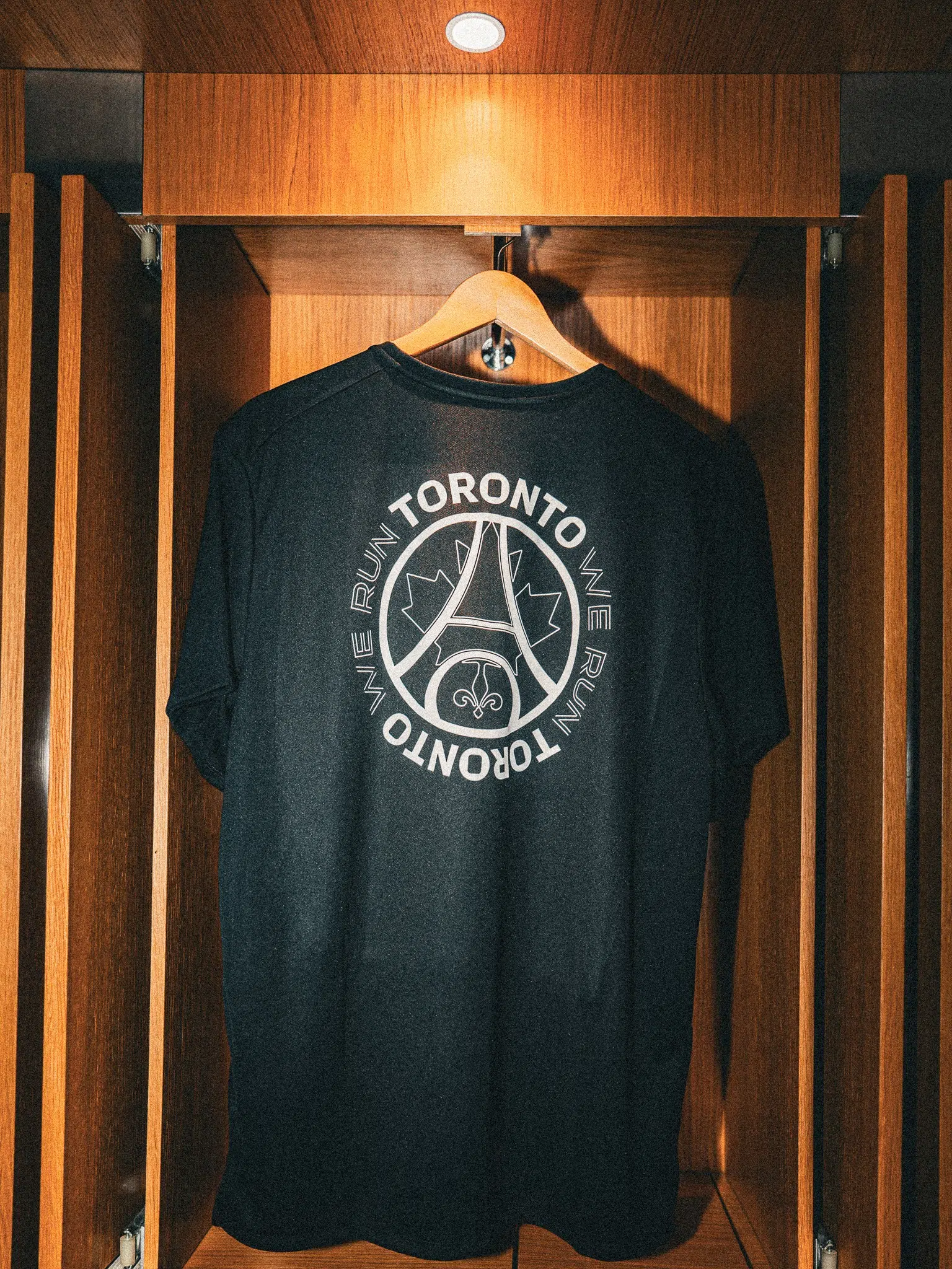 tee-shirt we run paris finisher nike psg
