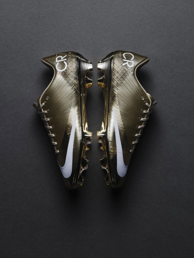 Les crampons dorés Nike Mercurial Superfly RGN Gold de Cristiano Ronaldo.
