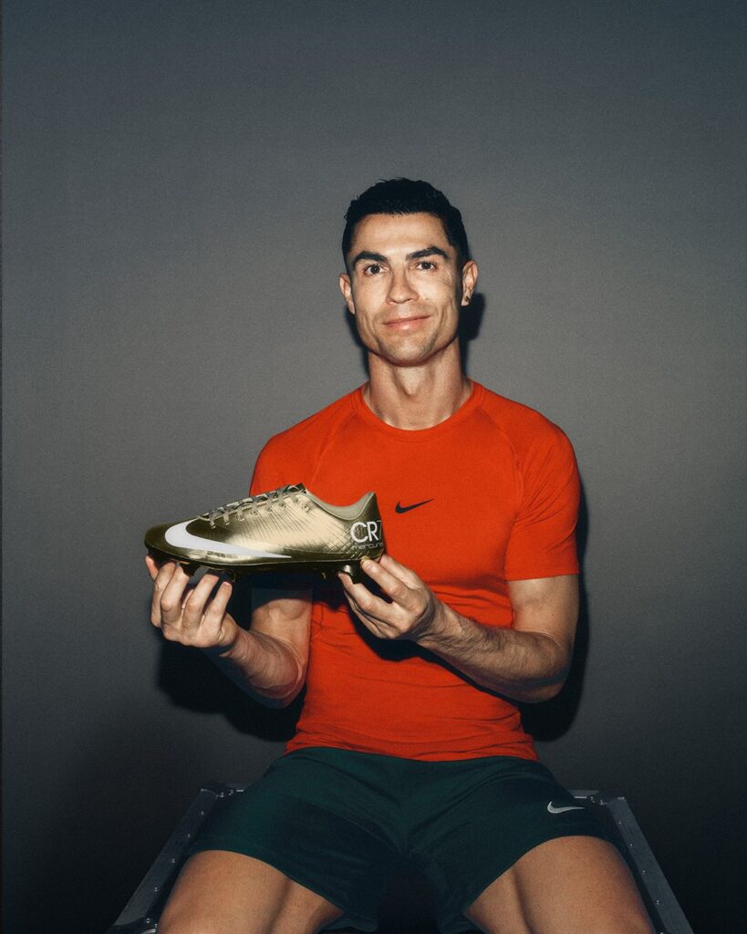 Les crampons dorés Nike Mercurial Superfly RGN Gold de Cristiano Ronaldo.