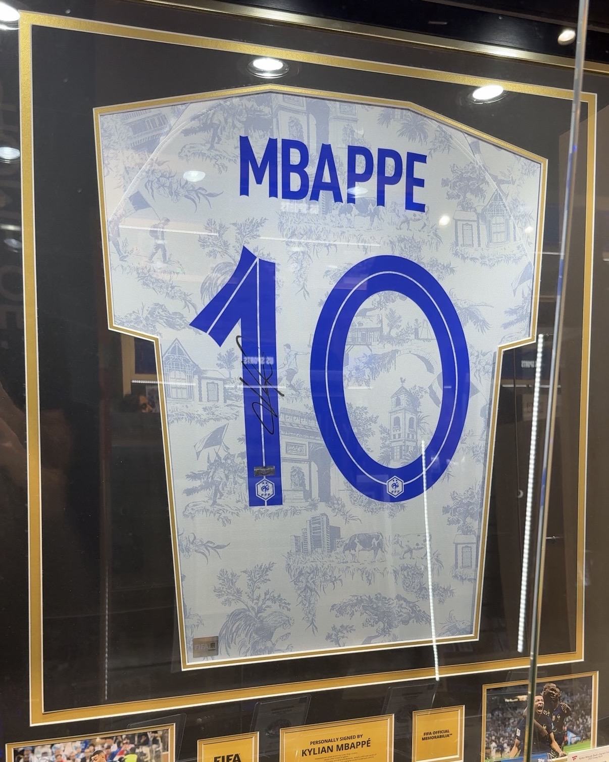 topps-fanatics-paris-pop-up