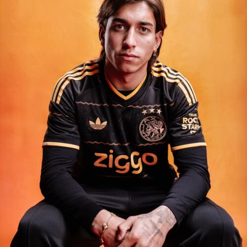 Image de l'article Le nouveau maillot extérieur de l'Ajax 26-27 cache neuf clins d'œil à son histoire
