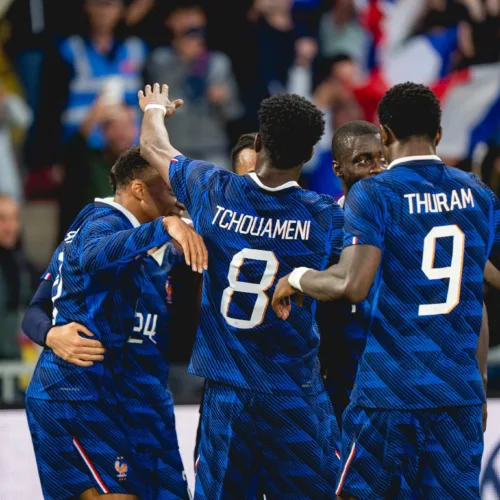 Image de l'article Le maillot vert de l'équipe de France est en rupture mais c'est le bleu qui pourrait entrer dans l'histoire