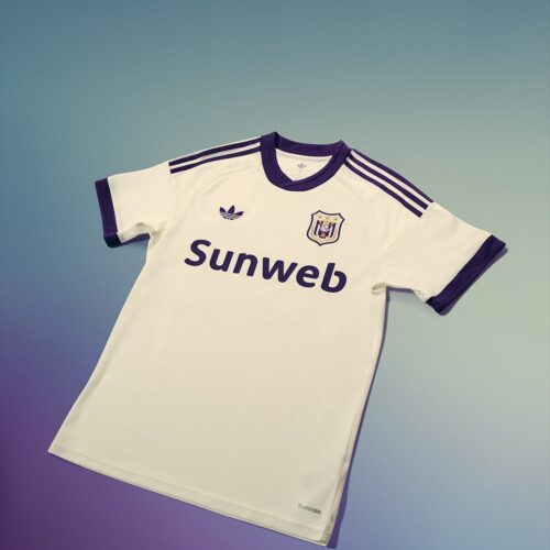Image de l'article Anderlecht dévoile un maillot extérieur inspiré du sacre européen de 1976