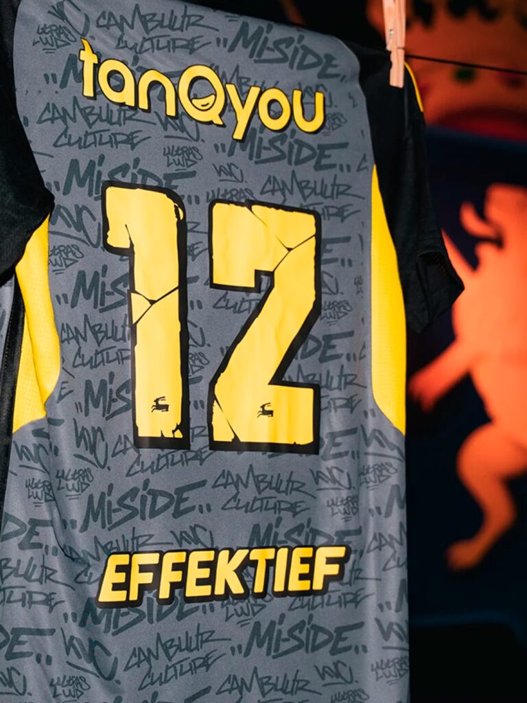 maillot de foot imaginé par des ultras
