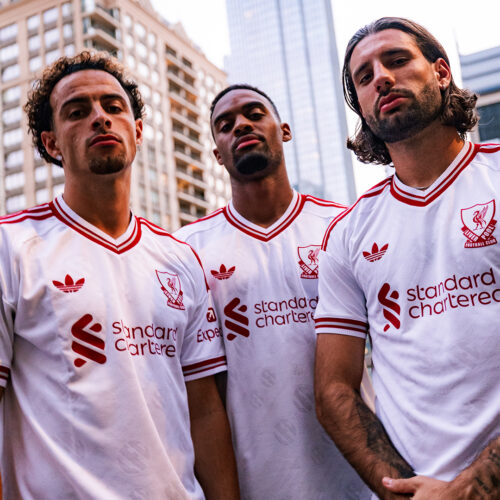 Image de l'article Le maillot extérieur de Liverpool multiplie les références au passé