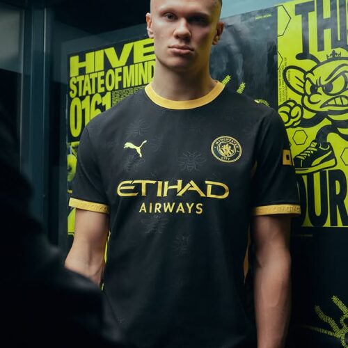 Image de l'article Pourquoi y a-t-il une abeille sur le nouveau maillot extérieur de Manchester City ?