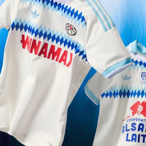 Image de l'article Strasbourg replonge dans les années 90 avec son maillot extérieur 2026-2027