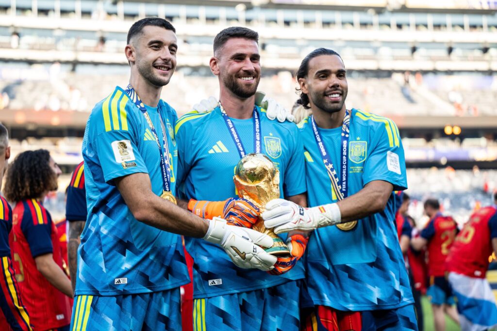 unai-simon-gants-coupe-du-monde