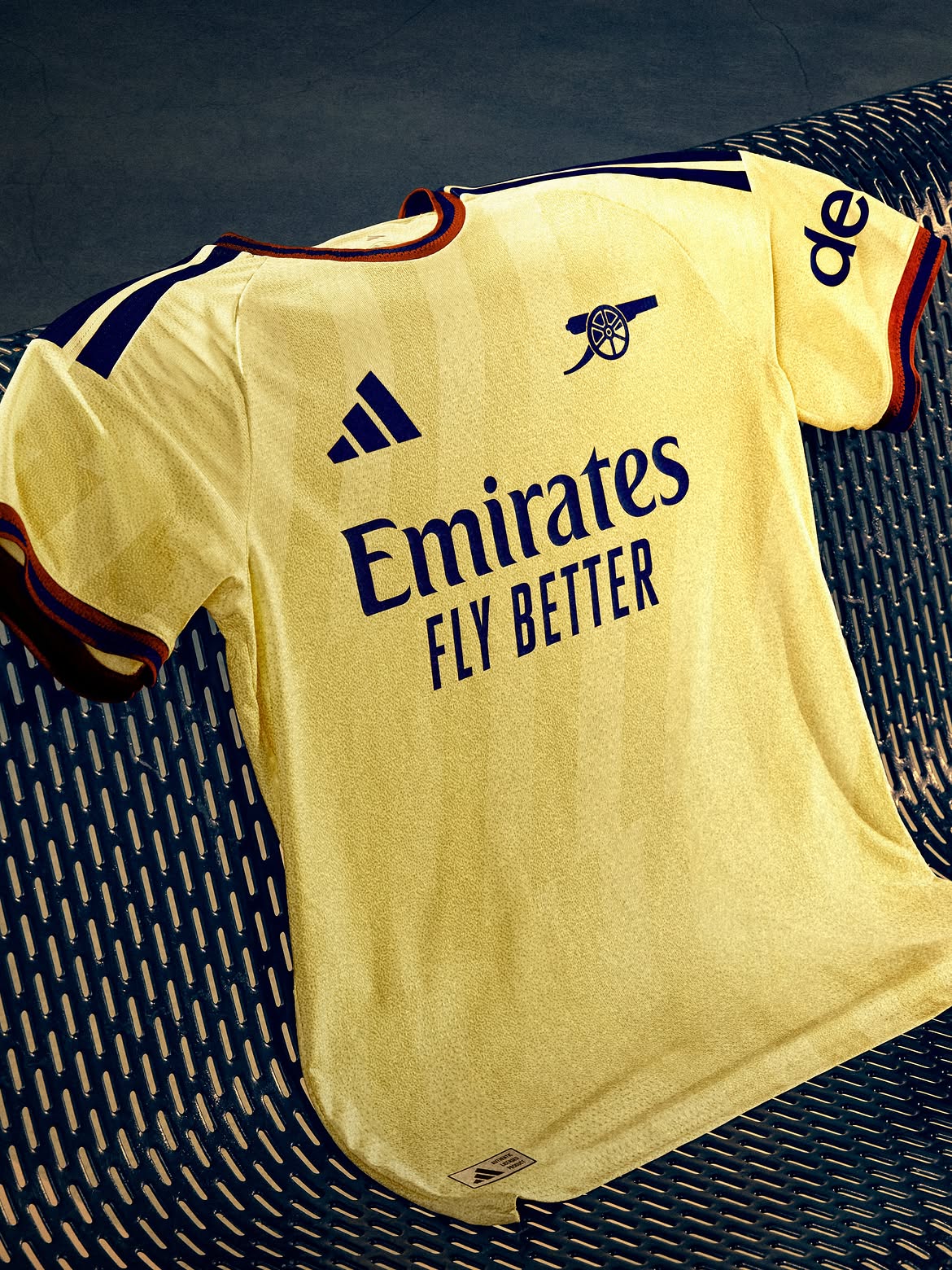 maillot-arsenal-third-2027-foot-adidas-10