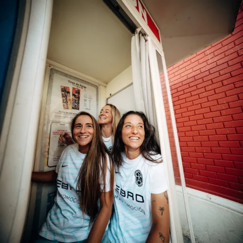 Image de l'article FC Badalona Women : nouveau stade, nouveau sponsor, nouveaux maillots pour 2026/27