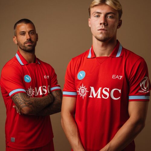 Image de l'article Pourquoi le Napoli a changé l'emplacement de son logo sur son maillot third 2026-2027 ?