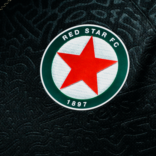 Image de l'article Le maillot extérieur du Red Star s&rsquo;inspire du doodle art