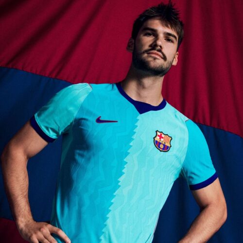 Image de l'article Les années 90 inspirent le maillot third du Barça