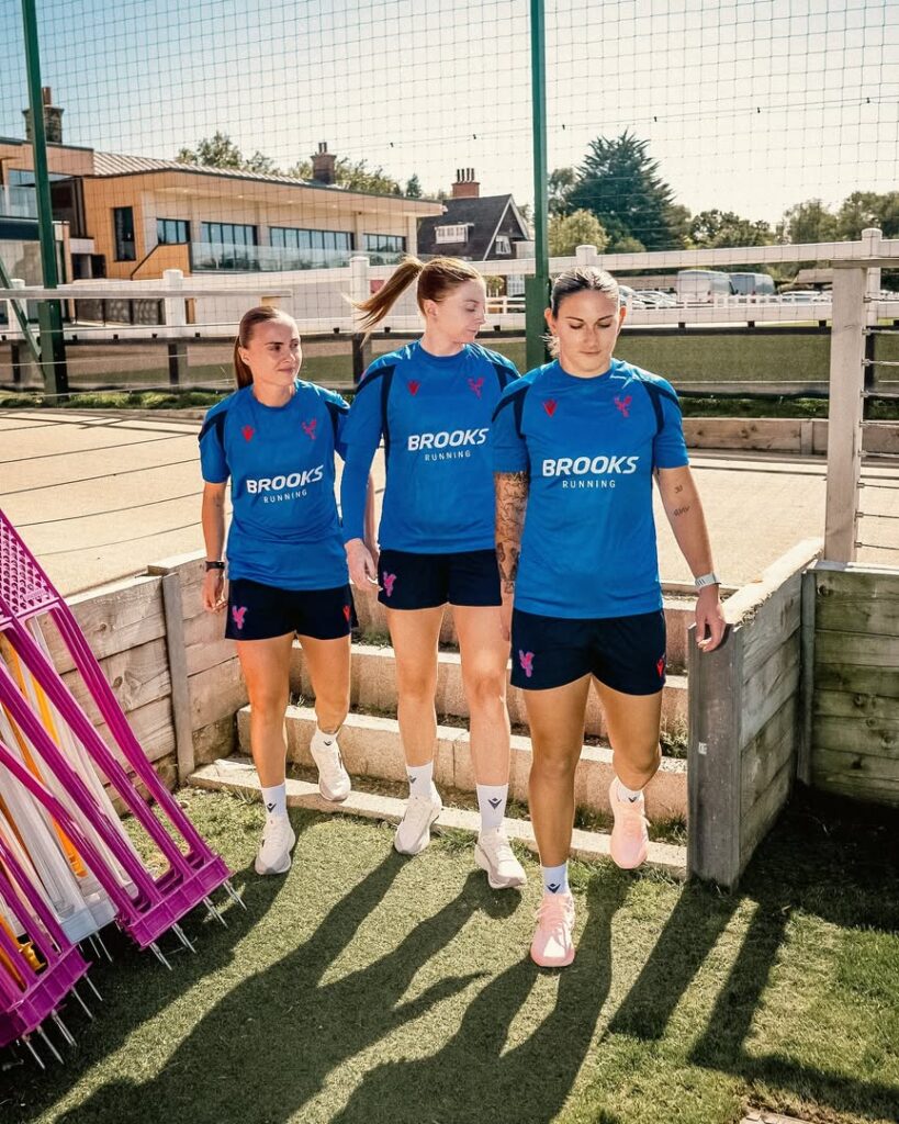 brooks crystal palace sponsor foot