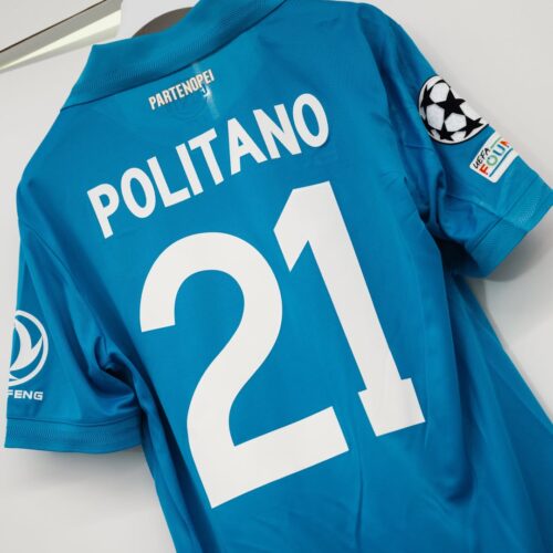 Image de l'article Ce détail génial que vous n'avez pas vu sur les maillots du Napoli en Champions League
