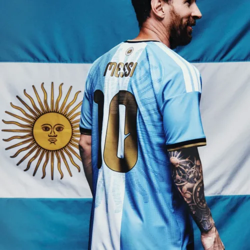 Image de l'article adidas dévoile un maillot d'adieu pour Messi et l'Argentine. Mais un maillot qui ouvre une réflexion marketing.