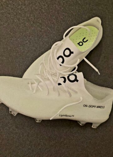 Image de l'article Thierry Henry avec les nouveaux crampons On Football de Kylian Mbappé