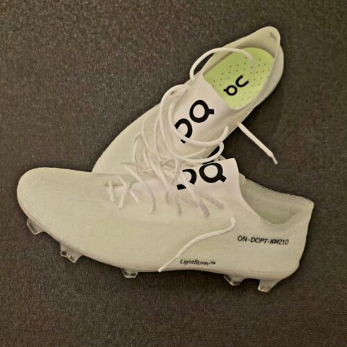 Image de l'article Thierry Henry avec les nouveaux crampons On Football de Kylian Mbappé