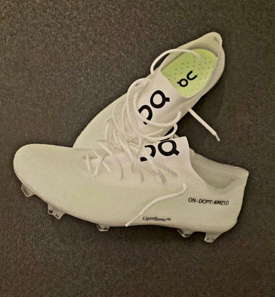 crampon on football mbappe thierry henry