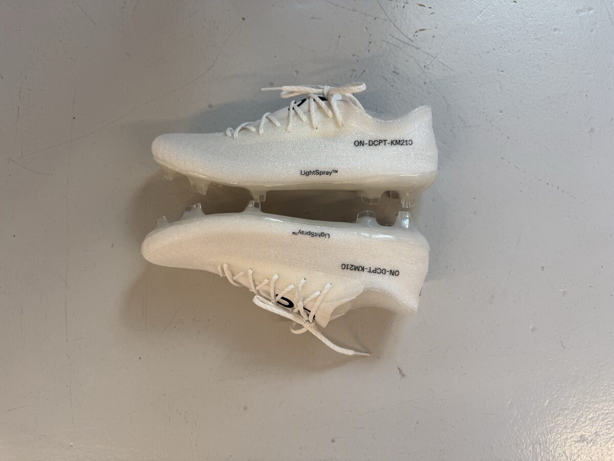 crampon on football mbappe
