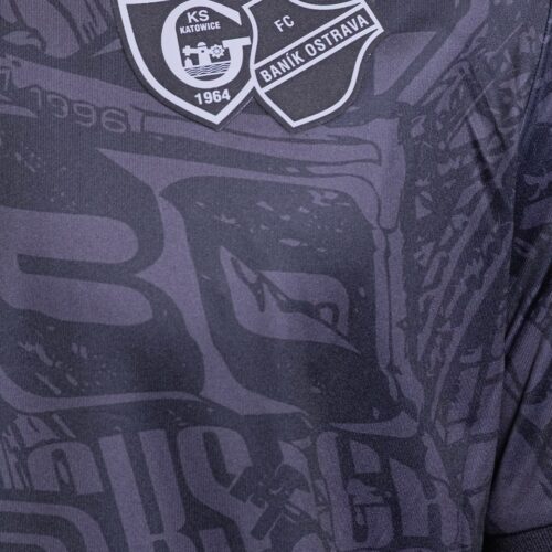 Image de l'article Quand deux clubs portent le même maillot pour célébrer l&rsquo;amitié de leurs supporters