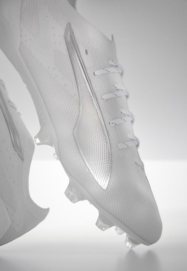 chaussure puma ultra whiteout pack 2025